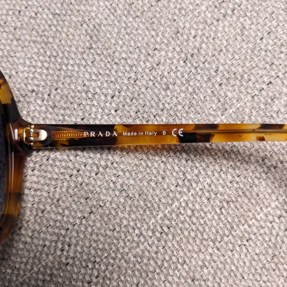 Women's Prada tortoise shell color sunglasses - Picture 6 of 7